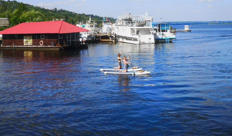 Сапбордисты отвлекают саратовских спасателей от их непосредственной работы